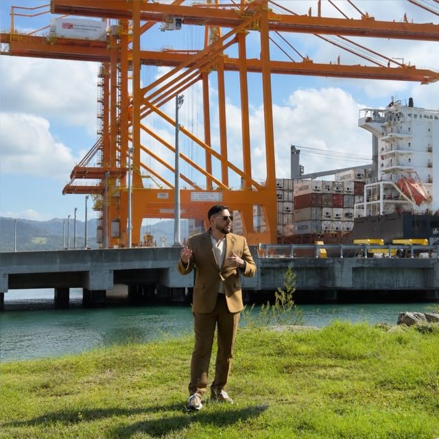 PHOTO — Alex in operation / port